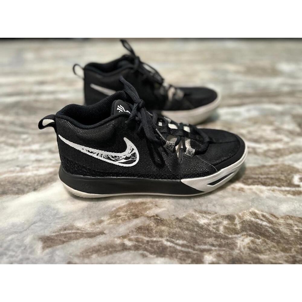 ✨ Nike Kyrie 4 Sneakers • Size 5Y